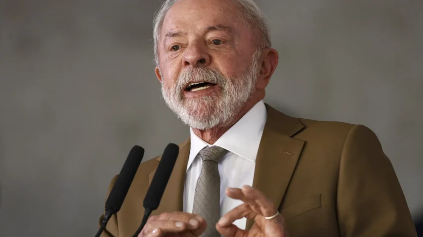 Lula assinou uma medida provisória que acaba com a "taxa das blusinhas". (Foto: Marcelo Camargo/Agência Brasil)