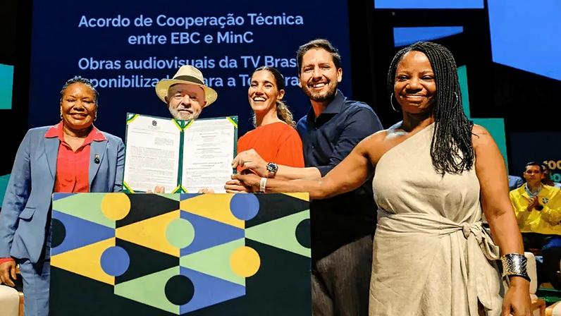 Lula afirma que Brasil vive momento de respeitabilidade internacional