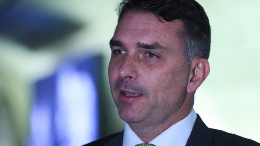 Senador, Flávio Bolsonaro durante entrevista. Foto: Lula Marques/Agência Brasil