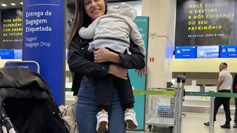 Viviane Carvalho Souza Araújo foi retirada de um voo da Latam com o filho de 1 ano e 10 meses