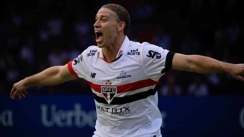 Maik comemora gol marcado pelo São Paulo na final da Copinha
