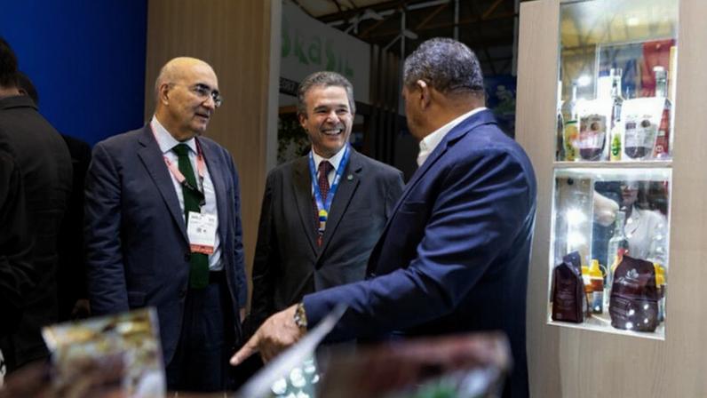 Ministro da Agricultura e Pecuária, André de Paula, acompanhou estandes brasileiros em feira internacional e se reúne com autoridades do governo chinês em Pequim