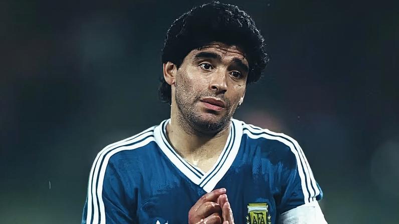 Diego Armando Maradona em partida pela Argentina na Copa de 1990 — Foto: Getty Images