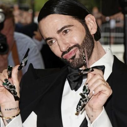 Marc Jacobs Beauty retorna e relembra looks de beleza marcantes