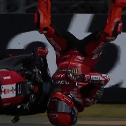 Marc Márquez sofre grave acidente na MotoGP e deixa pista mancando