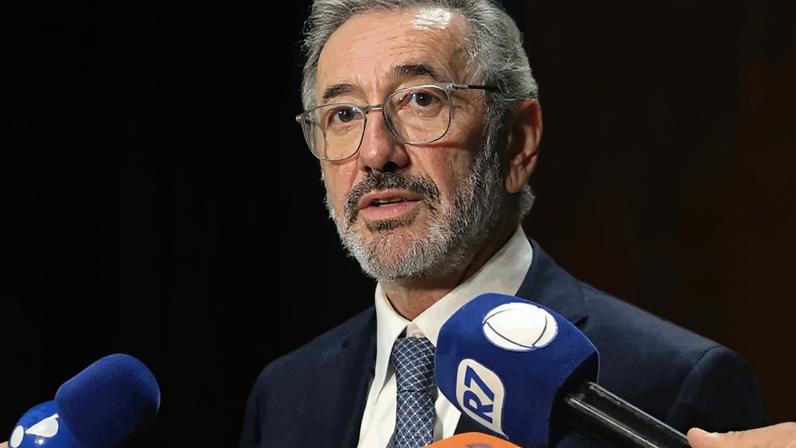 O ministro do Desenvolvimento, Indústria, Comércio e Serviços, Márcio Elias Rosa, durante entrevista a jornalistas em sua cerimônia de posse