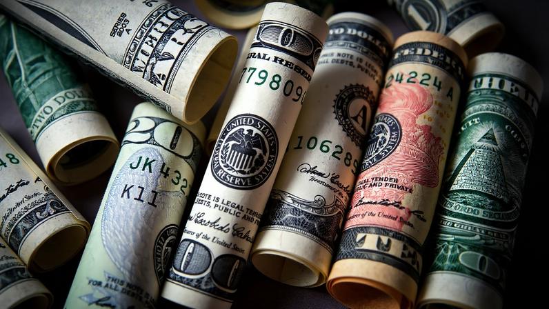 Novas regras permitem negociação de câmbio entre pessoas até o limite de US$ 500.