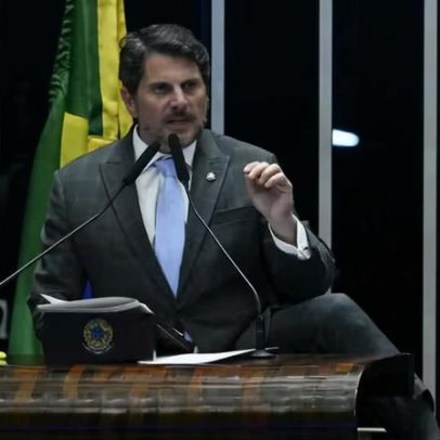 Alexandre de Moraes devolve passaporte de Marcos do Val