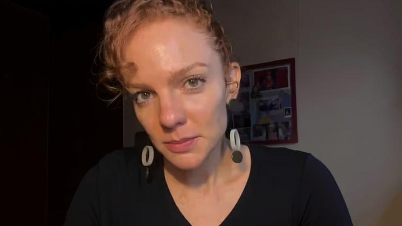Maria Eduarda de Carvalho emociona ao falar da irmã falecida há 16 anos 'Tenho medo de esquecer'