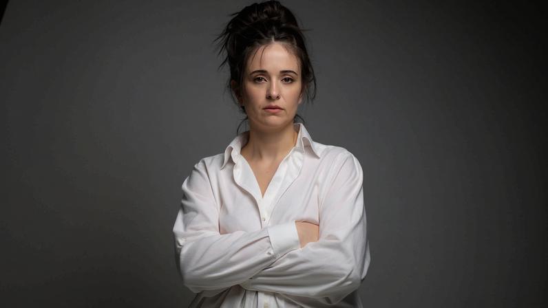 A atriz Mariana Rosa viraliza com vídeos de relatos de mulheres vítimas de violência — Foto: Divulgação/Vitor Vieira