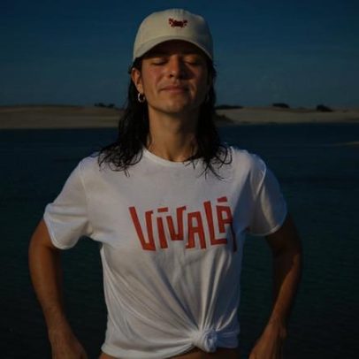 Samara Felippo posa em paisagem paradisíaca nos Lençóis Maranhenses