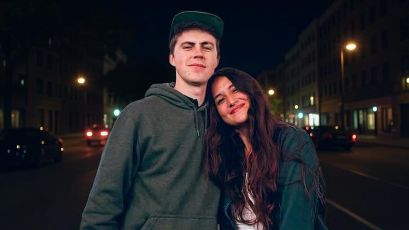 A influenciadora brasileira Jad Holland viralizou ao falar sobre seu relacionamento