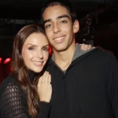 Carol Celico comemora 18 anos do filho ao lado de Kaká em balada