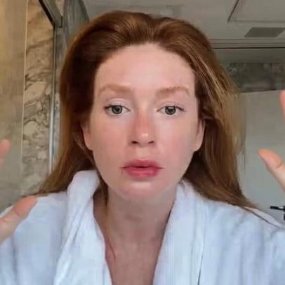 Marina Ruy Barbosa surge sem maquiagem em vídeo raro com protetor solar