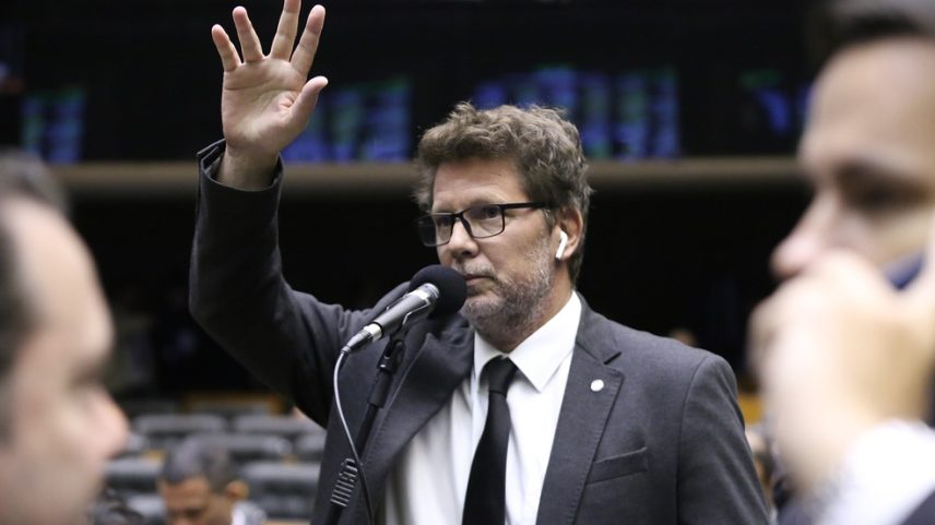 O deputado Mario Frias (PL-SP) no plenário da Câmara — Foto: Kayo Magalhães/Câmara dos Deputados