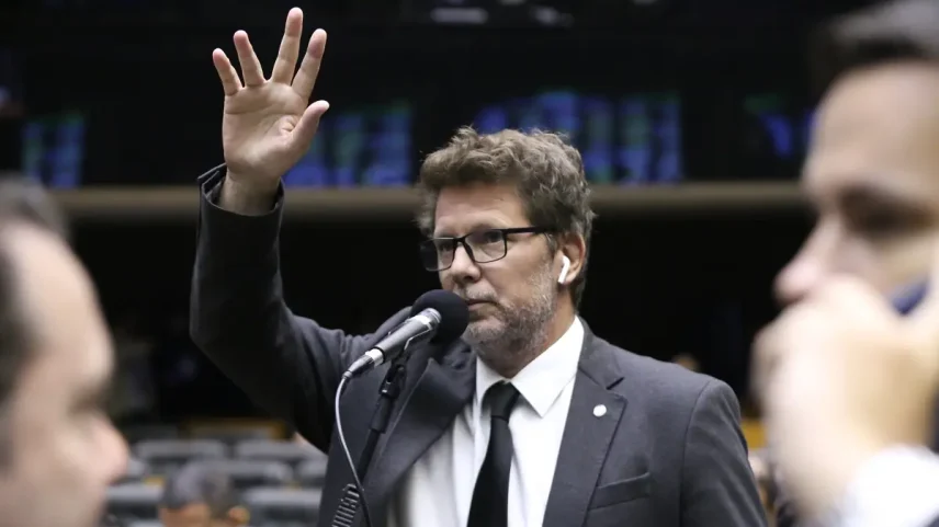 Deputado solicitou viagem como "missão oficial" ao Bahrein e aos Estados Unidos, com afastamento até esta sexta-feira (22). (Foto: Kayo Magalhães/Câmara dos Deputados)