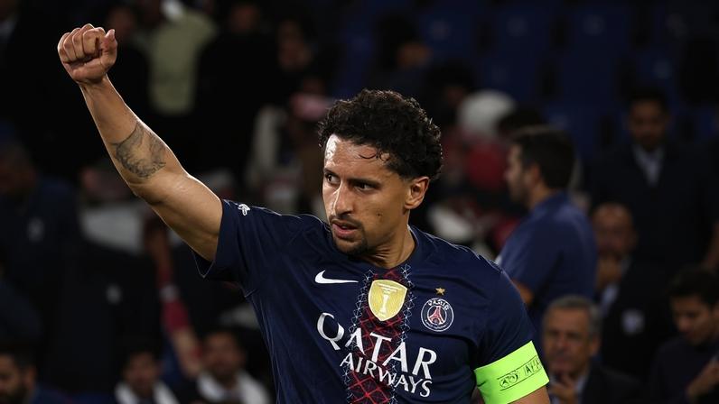 Marquinhos comemora vitória do PSG contra o Bayern de Munique, pela Liga dos Campeões