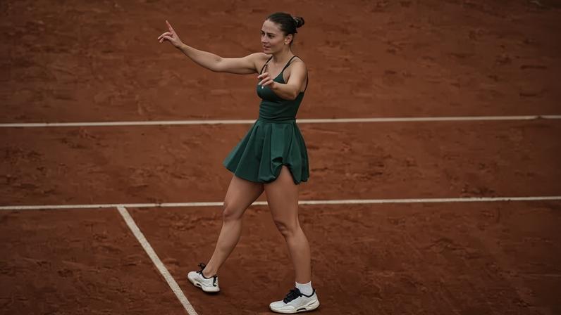 Marta Kostyuk celebra o título do WTA 1000 de Madrid
