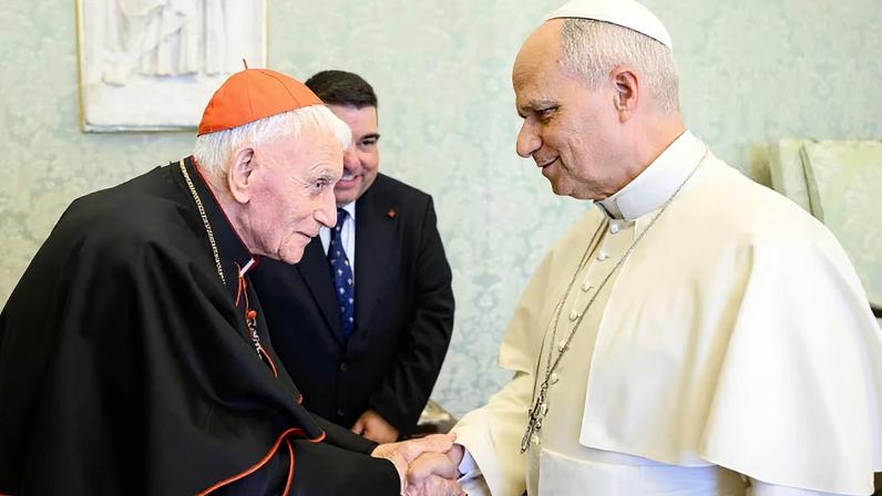Mártir vivo do comunismo emociona o Papa