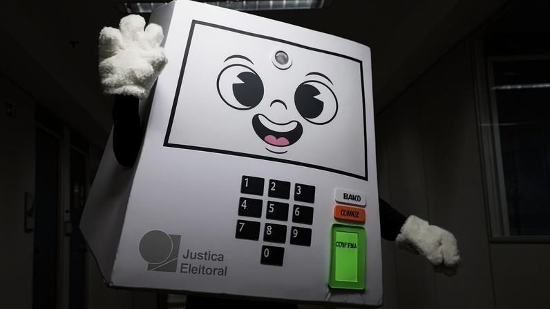 A Pilili, mascote da Justiça Eleitoral para representar a urna eletrônica nas eleições de 2026