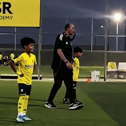 Filho de 8 anos de Cristiano Ronaldo faz golaço de falta e Georgina celebra