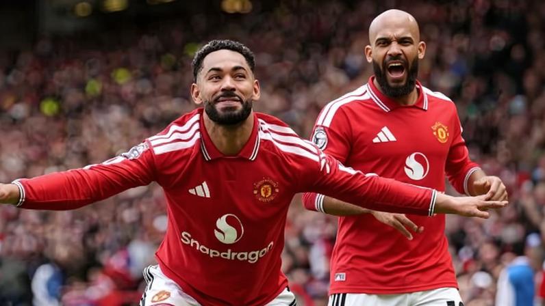 United vence com gol de Matheus Cunha e homenagens a Casemiro