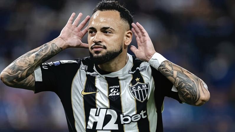 Maycon comemora gol de pênalti no clássico mineiro entre Cruzeiro e Atlético-MG