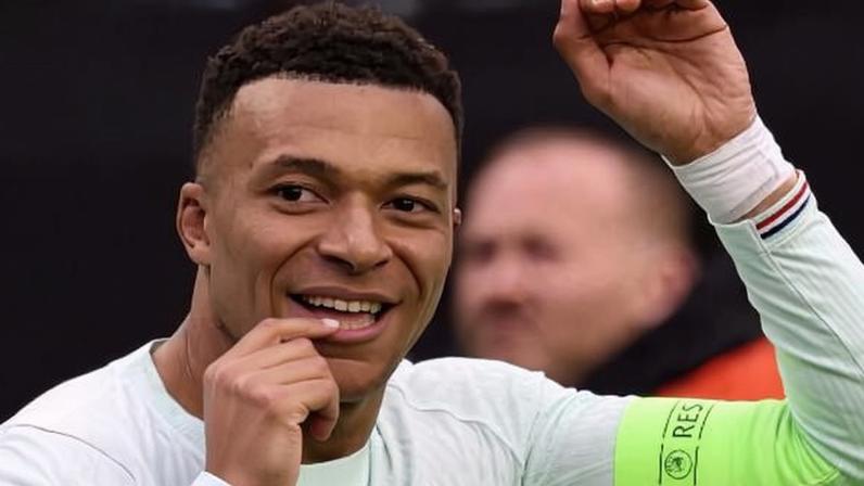 Mbappé comemora gol marcado pela França em amistoso contra o Brasil, em Boston (EUA)