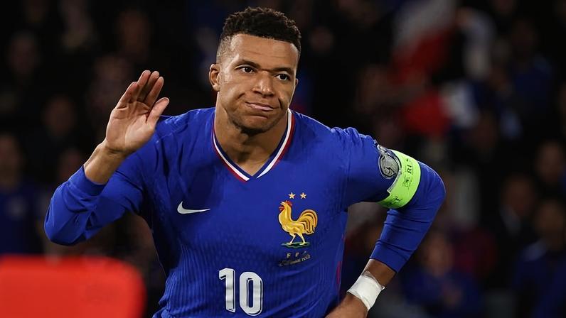 Mbappé comemora gol pela seleção da França