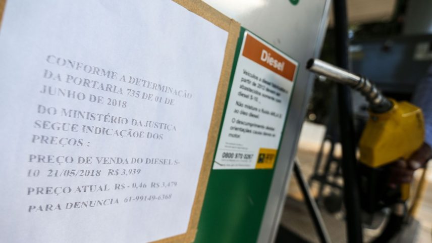 Postos do DF começam a ajustar os preços do diesel com a redução de R$ 0,46.