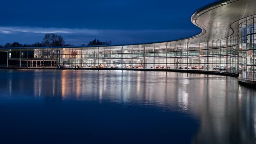 Obras na fábrica da McLaren devem começar em até três anos (Foto: Nich Rochowski)