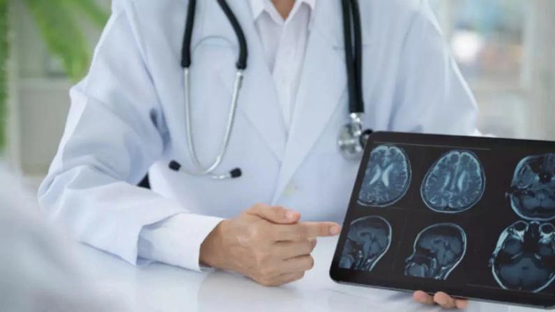 Especialista alerta para sintomas de esclerose múltipla