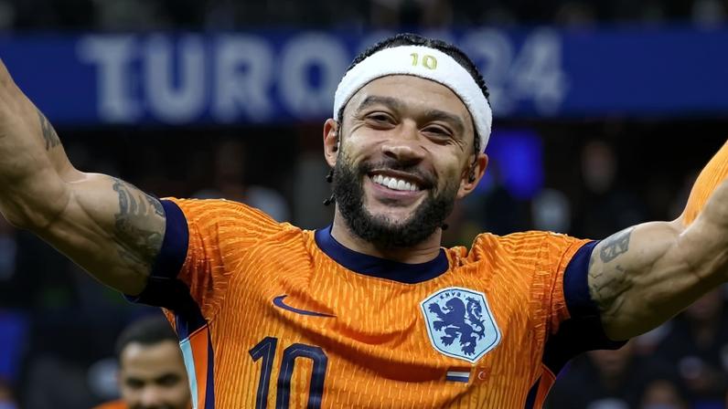 Memphis Depay é artilheiro da seleção holandesa com 52 gols