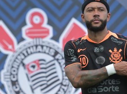Corinthians quer 100% dos direitos de Depay para renovação