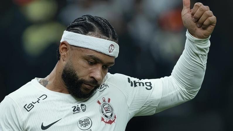 Memphis voltou a jogar pelo Corinthians após mais de dois meses