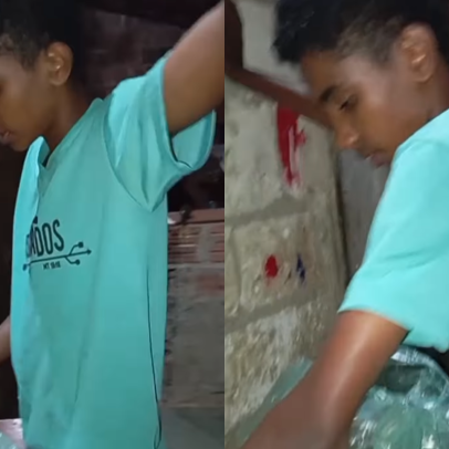 Jovem emociona ao comprar comida para a mãe com o 1º salário