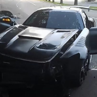 Carro de luxo é encontrado abandonado após bater em árvore no Espírito Santo