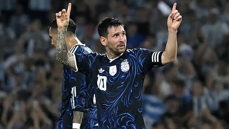 Messi comemora gol pela Seleção Argentina