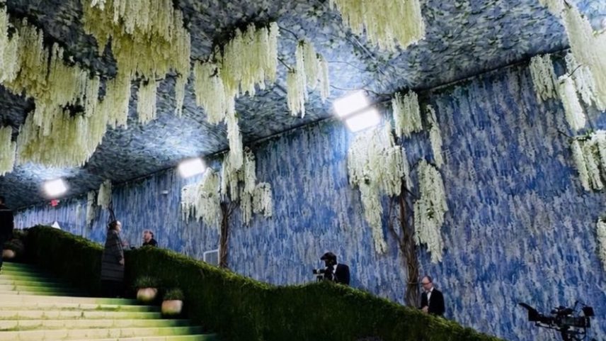 Tapele vermelho do MET Gala 2026 é inspirado em Van Gogh — Foto: reprodução/x