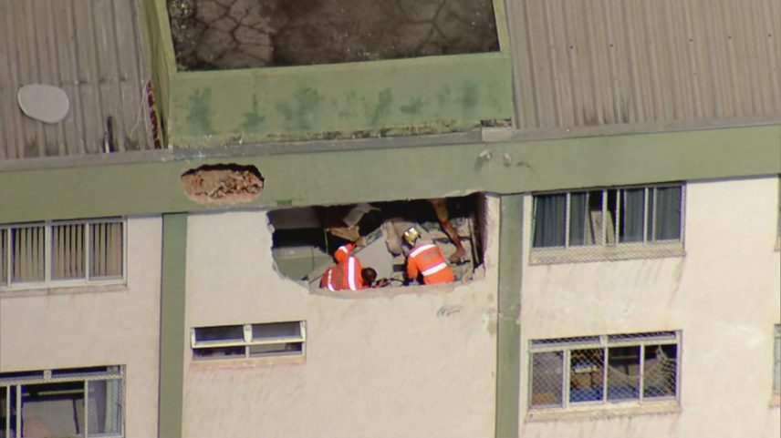 Veja antes e depois de prédio atingido por avião em Belo Horizonte — Foto: Reprodução Google Maps/Divulgação Corpo de Bombeiros