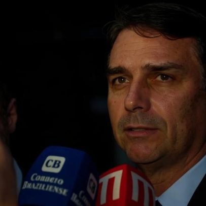 Flávio confirma encontro com Vorcaro após prisão, pressionado por pesquisa