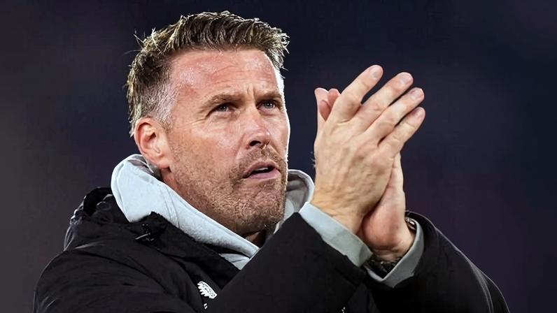 Michael Carrick, técnico anunciado pelo Manchester United, assina até 2028