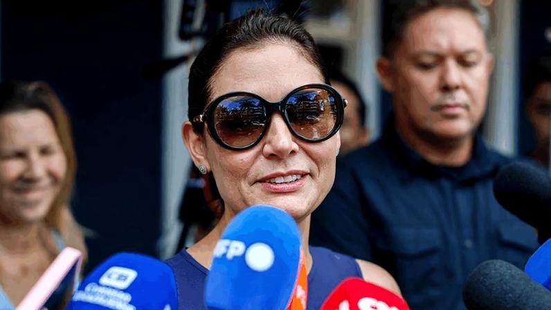 Michelle diz que Bolsonaro está um pouco chateado após cirurgia