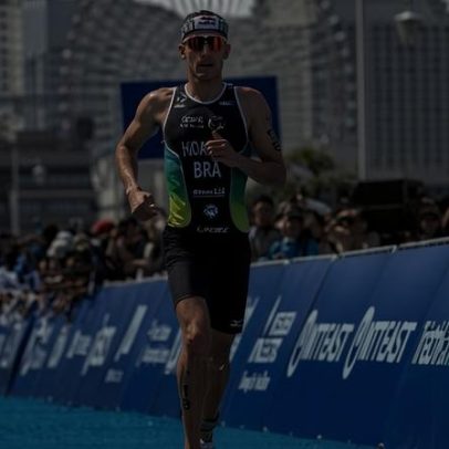 Brasileiro conquista medalha de prata no Circuito Mundial de Triatlo