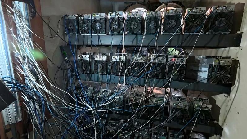 Imagem colorid,mineradora de bitcoin do CV operava de forma ilegal- Metrópooles
