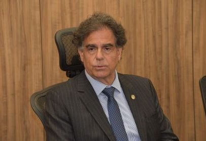 Ministros do TST discutem fala que dividiu Corte entre azul e vermelho