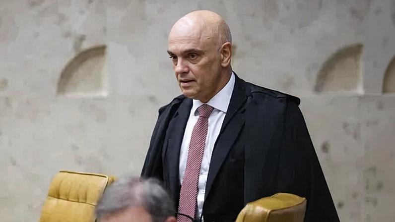 Ministro Alexandre de Moraes durante sessão plenária do STF
