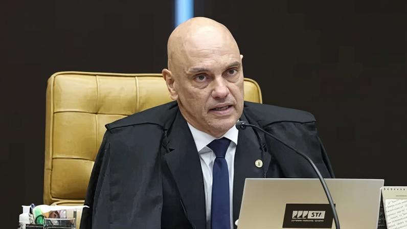 Ministro Alexandre de Moraes em sessão plenária do STF