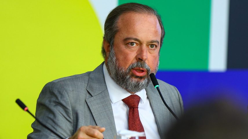 Governo assina concessões de 14 empresas de energia; Enel fica fora