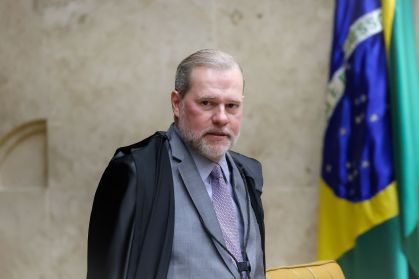 O ministro Dias Toffoli durante sessão plenária do STF